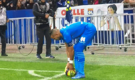 年少的奥尼尔梦想是当联盟最好的控卫，结果却成为了最强的中锋