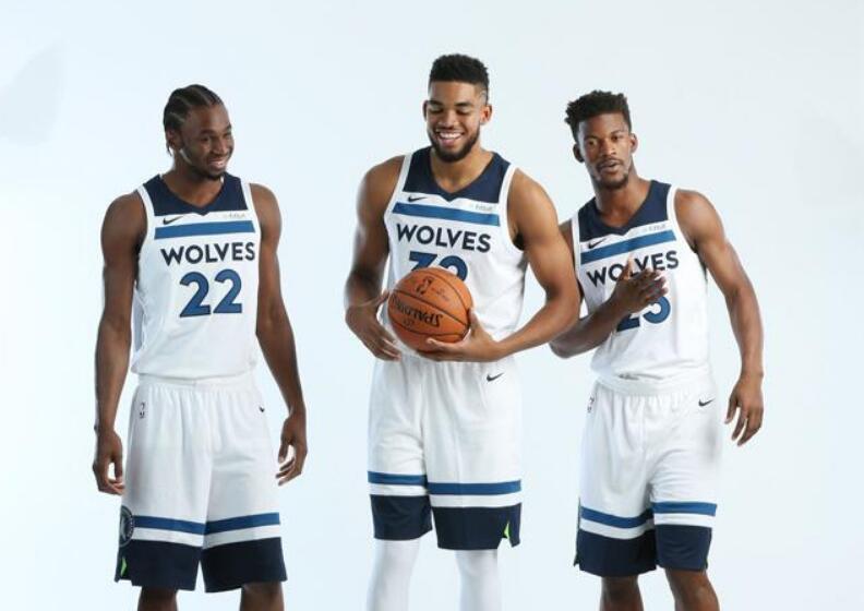 李玮锋率苏州队夺双城赛冠军：过来帮好忙，把队伍组合得更好（李玮锋带苏州队加冕双城赛冠军：到来助力，球队配合更趋默契）