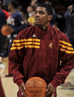 太阳报：贝克汉姆在一家高档酒吧举办派对，庆祝自己封爵（太阳报称贝克汉姆于高级酒吧办庆功宴，庆祝获封爵位）