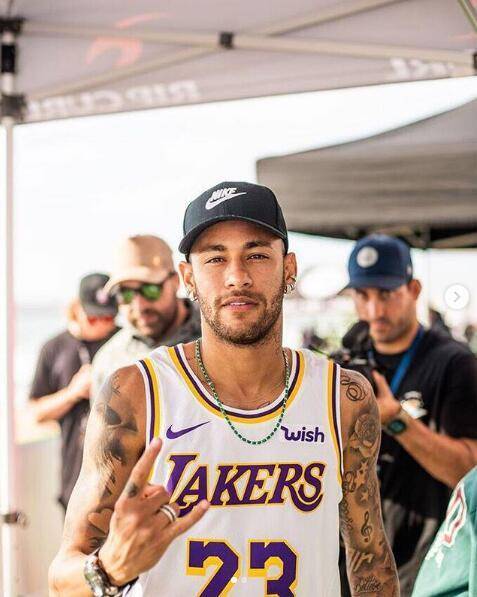 里夫斯：詹姆斯是历史级别的传球手，总在用最正确的方式打球（里夫斯：詹姆斯是联盟史上顶尖的传球手，始终以最正确方式打球）