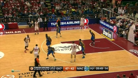 英媒：热刺队长罗梅罗累计5张黄牌停赛，防线或将面临挑战（英媒：罗梅罗因累积五黄停赛，热刺防线恐遭考验）