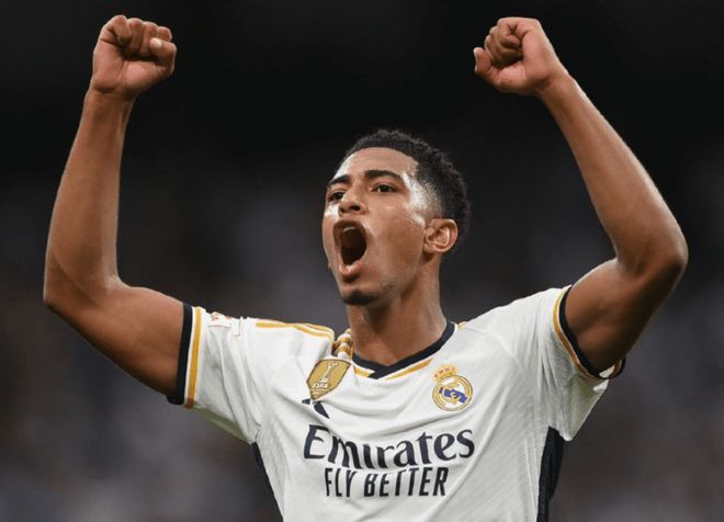 中外友人嗨玩匹克球（中外朋友畅享匹克球乐趣）