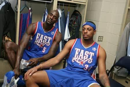 浓眉：我和欧文关系很亲密，迫不及待地想看到他真正回归球队（浓眉：与欧文交情深厚，盼他尽快全面回归球队）