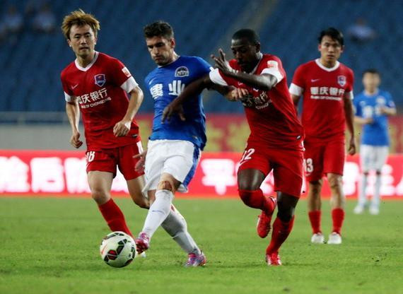 34天只赢1场！阿隆索致敬滕哈赫：都怪裁判，我们走在正确的路上（34天仅一胜！阿隆索致敬滕哈赫：责任在裁判，方向没错）