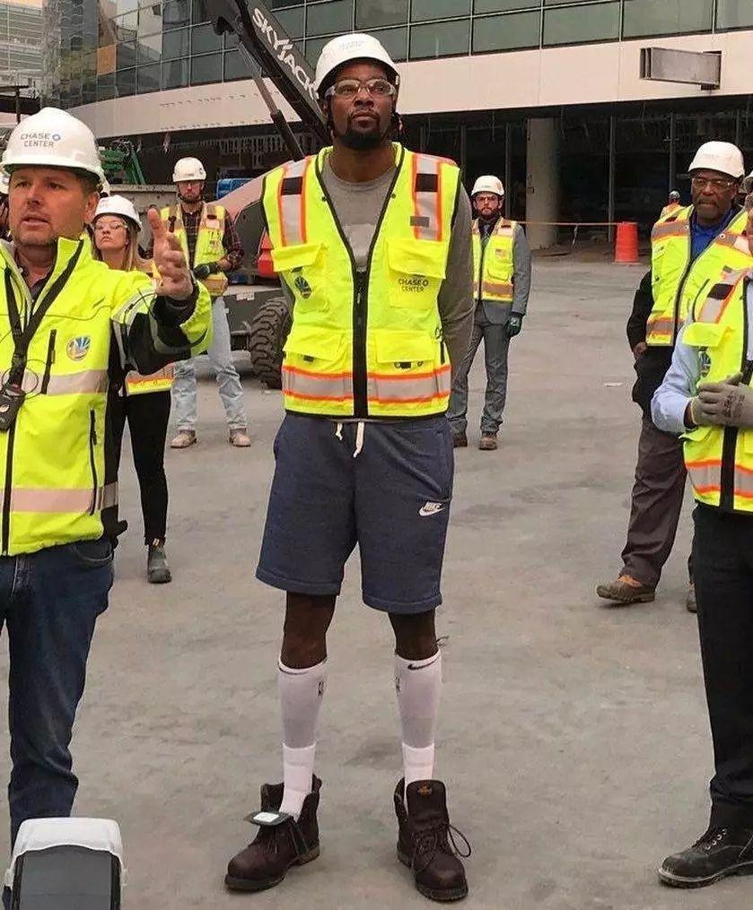 扎戈：托蒂睡觉打呼噜还说梦话；吐西蒙尼口水是因他故意挑衅（扎戈爆料：托蒂睡觉会打呼也会说梦话；向西蒙尼吐口水因其刻意挑衅）